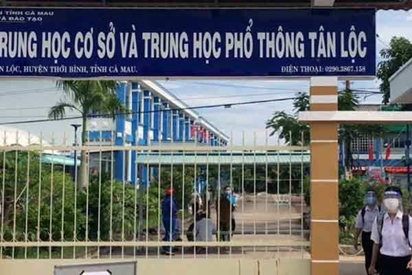 Phụ huynh tố trường ấn định mức thu 308 triệu đồng xã hội hóa quỹ khen thưởng-1