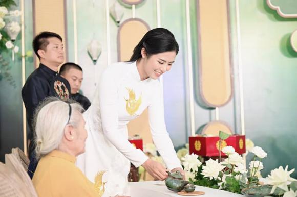 Không gian lễ ăn hỏi với 500 bông sen của Hoa hậu Ngọc Hân-2