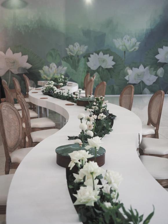 Không gian lễ ăn hỏi với 500 bông sen của Hoa hậu Ngọc Hân-5