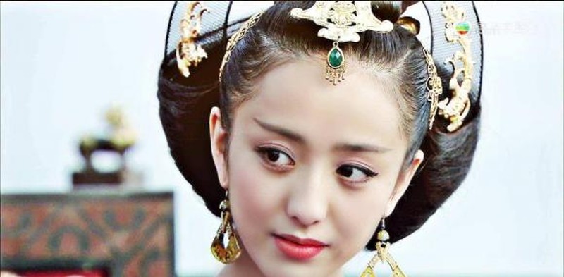 Để được hoàng đế sủng ái, Triệu Phi Yến cho thứ gì vào người?-1