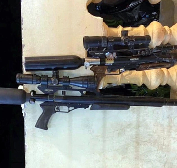 Bạn bố mang súng đến chơi, bé gái 8 tuổi trúng đạn tử vong-2