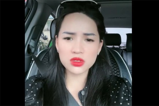 'Chiến thần' Hà Linh gọi thẳng Nờ Nô Ô là 'cậu nổ nghèo đạo đức' sau clip bà già nghèo khổ