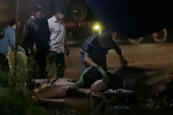 Tai nạn thương tâm làm 3 người chết ở Phú Yên: Tài xế nói lùi xe lấy điện thoại-1