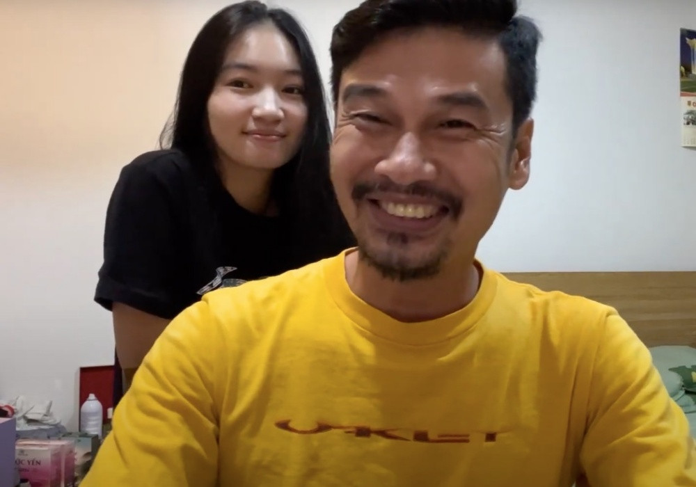 Nhan sắc vợ kém 26 tuổi của diễn viên Tiết Cương-19