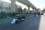 Truy tìm tài xế tông chết người trên phố Trần Khát Chân, Hà Nội-2