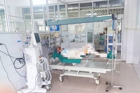 Người mẹ bị 3 con gái mang xăng đốt nhà: Phải lọc máu hàng ngày, tiên lượng xấu
