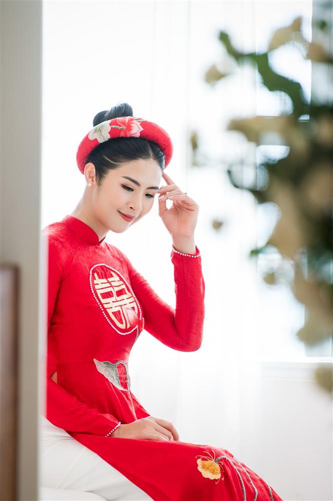 Cô dâu Ngọc Hân thay áo dài, lên siêu xe theo chàng về dinh-1