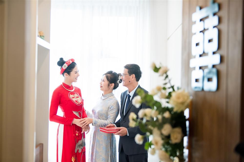 Cô dâu Ngọc Hân thay áo dài, lên siêu xe theo chàng về dinh-2