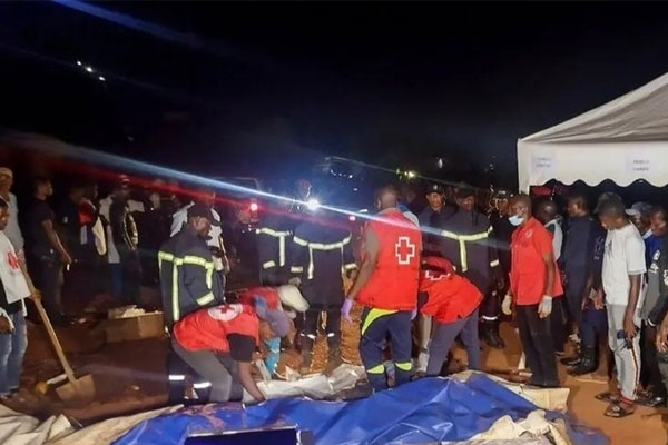 14 người tử nạn khi đang dự tang lễ-1