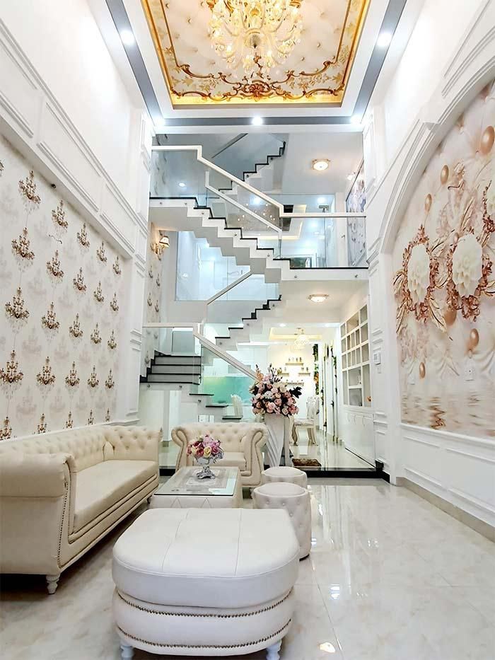 Sau 5 năm chia tay người tình tỷ phú, Vũ Hoàng Việt ra sao?-9