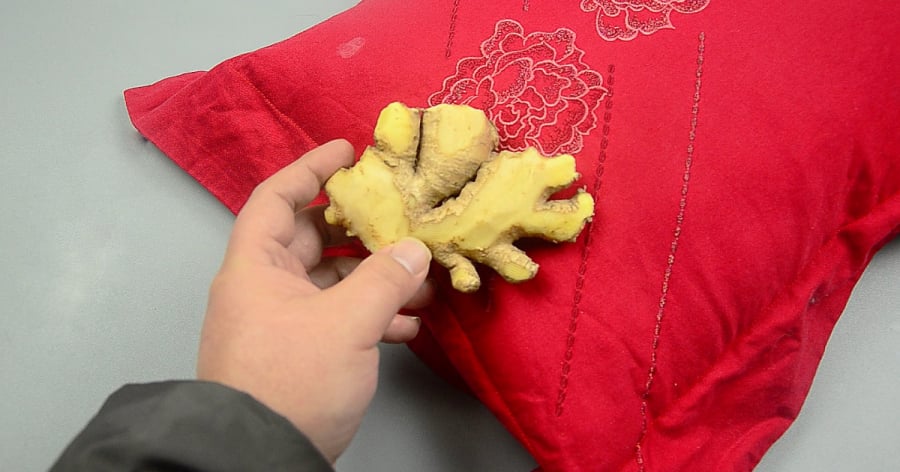 Đặt vài lát gừng dưới gối trước khi đi ngủ, nhận ngay lợi ích tuyệt vời, cả nam và nữ đều cần-1