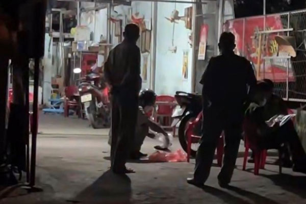 Dùng tuýp sắt đập liên tiếp vào đầu con nợ vì... đòi hoài không trả-2