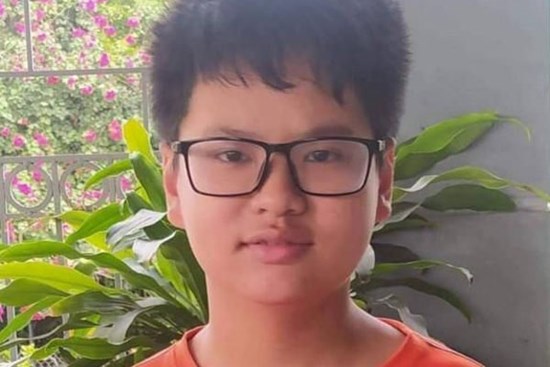 Xúc động học sinh lớp 7 cứu cụ ông bị ngã ở đường ray khi đoàn tàu đang tới