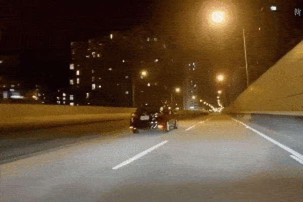 Clip: Thanh niên đi xe phân khối lớn tông kinh hoàng vào đuôi taxi