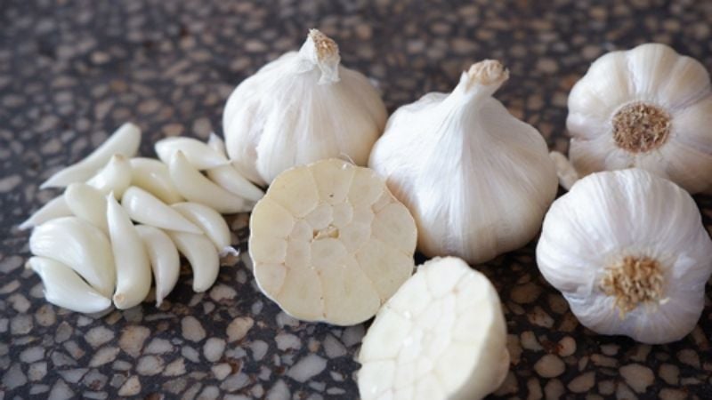 Củ tỏi bán đầy ngoài chợ nhưng có 4 dấu hiệu này thì đừng mua kẻo phí tiền-2