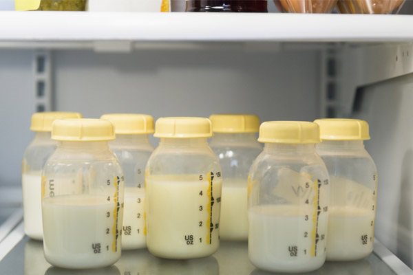 Sữa mẹ để được bao lâu ở nhiệt độ thường và trữ trong tủ lạnh thì không bị hỏng, mất chất?-3