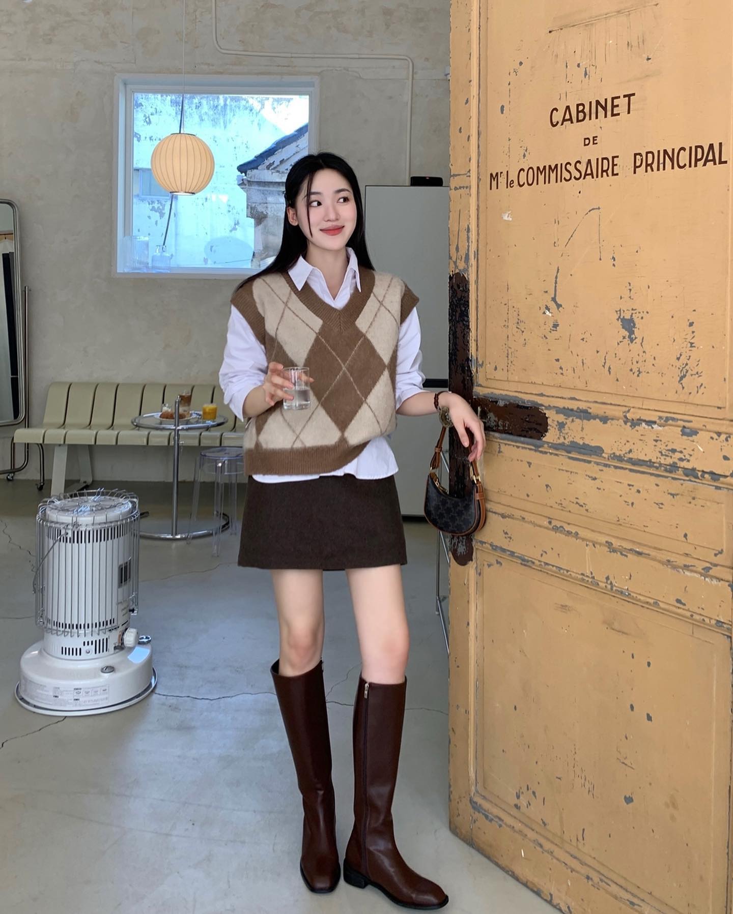 5 kiểu chân váy ngắn giúp style Tết thêm trẻ trung năng động-10