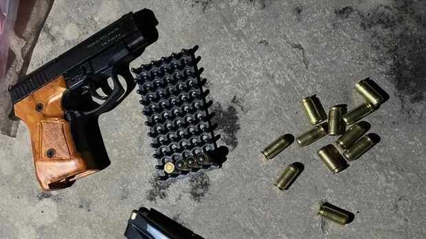 Cún cưng bị cắn, ông chủ nổi giận nổ súng thị uy-1