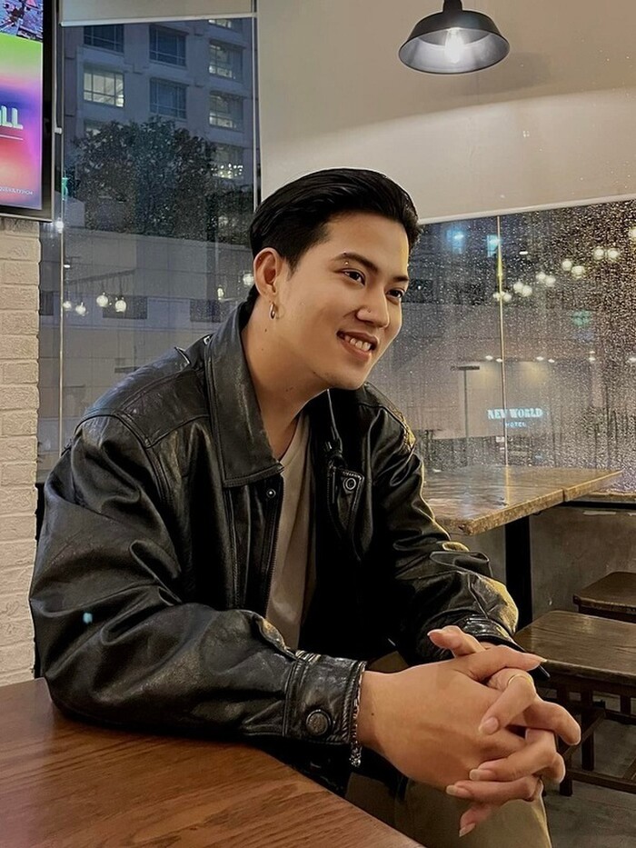 Xuất hiện hình ảnh Nờ Ô Nô xin lỗi cụ bà bị xúc phạm là nghèo khổ-2