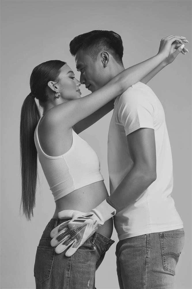 Vợ Tây chia sẻ cảm động sau khi sinh con cho Bùi Tiến Dũng-1