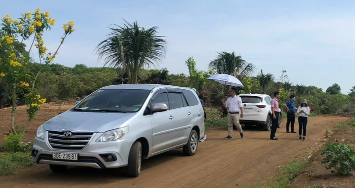 Thảm cảnh của môi giới bất động sản: Xe ô tô trước đón đưa nhà đầu tư đi xem đất giờ đăng ký chạy Grab kiếm sống qua ngày-1