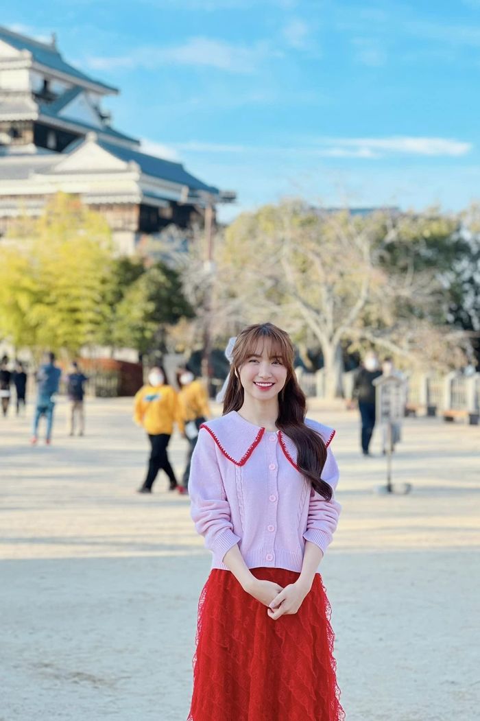 Hòa Minzy đã là mẹ một con những vẫn như nữ sinh nhờ cách ăn diện cực trẻ trung-2