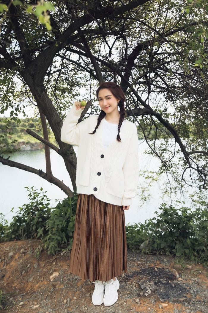 Hòa Minzy đã là mẹ một con những vẫn như nữ sinh nhờ cách ăn diện cực trẻ trung-4