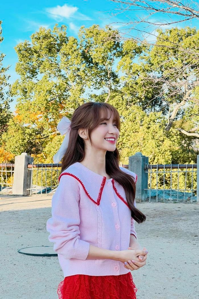 Hòa Minzy đã là mẹ một con những vẫn như nữ sinh nhờ cách ăn diện cực trẻ trung-1