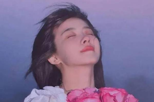 Dối vợ tăng ca để gặp vợ cũ, về nhà nhìn thấy thứ này trên bàn, tôi khóc-2