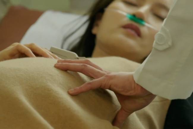 Cùng vợ đến bệnh viện, tình cờ gặp vợ cũ bụng to đi khám thai, về nhà tôi ly dị vợ-1