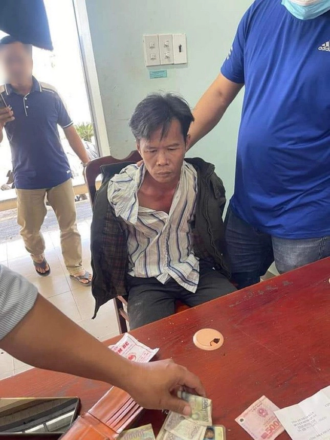Lạnh người với lời khai của nghi phạm giết chủ quán cà phê cướp vàng ở Long An-2