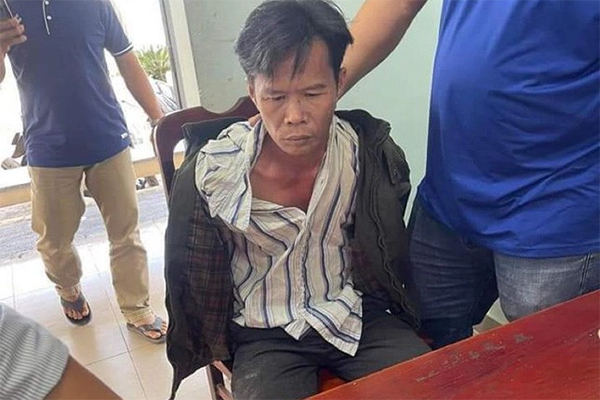 Tên cướp ngang nhiên giật túi xách của cô gái giữa đường gây phẫn nộ-3