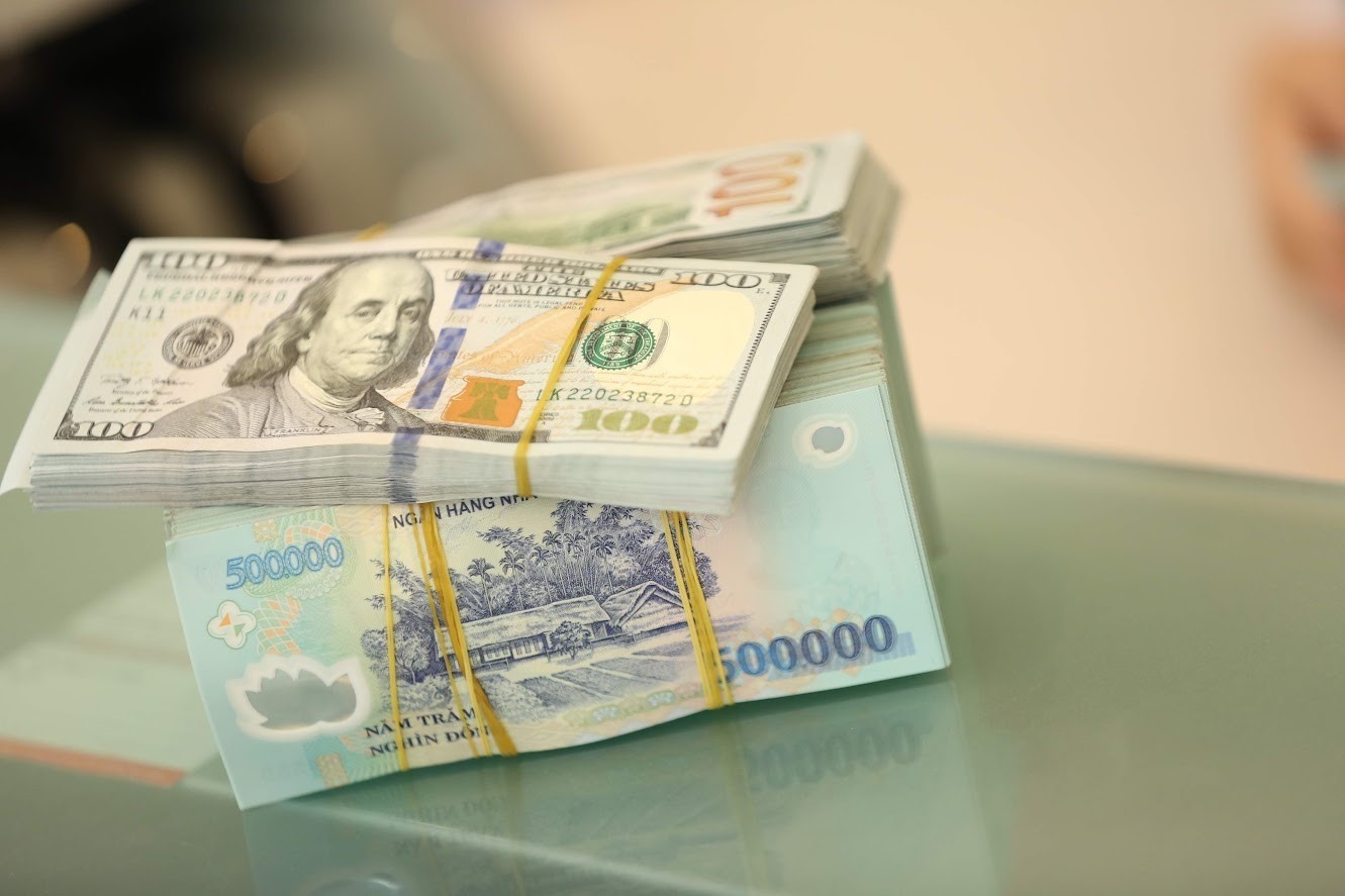 Có 200 triệu gửi ngân hàng big four hưởng lãi suất bao nhiêu?-1
