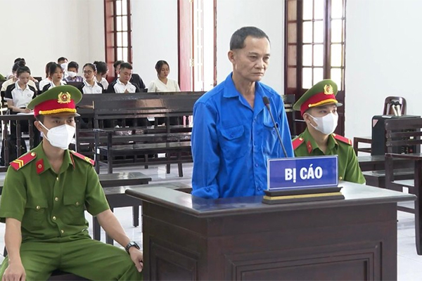 Phạt 15 năm tù kẻ nhiều lần giao cấu với con riêng 11 tuổi của vợ hờ-1