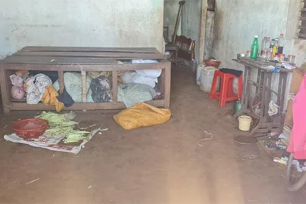 Nghẹt thở giải cứu người đàn ông rơi xuống hồ nước đóng băng-1