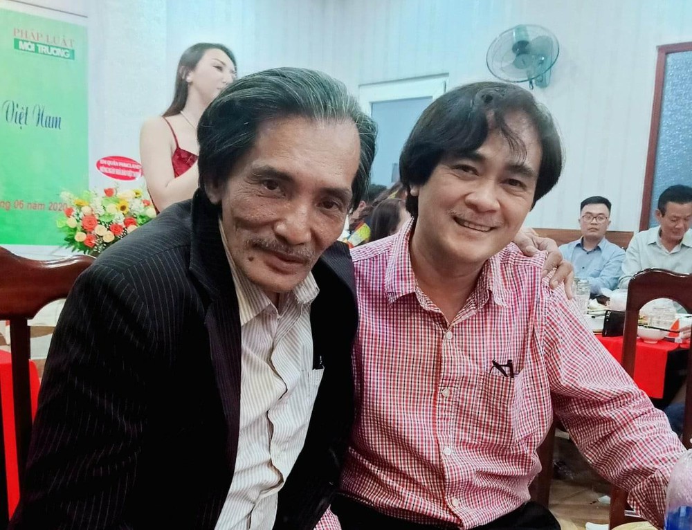 Ngồi bệt ở chân cầu vượt, Thương Tín đang ổn hay bất ổn?-1