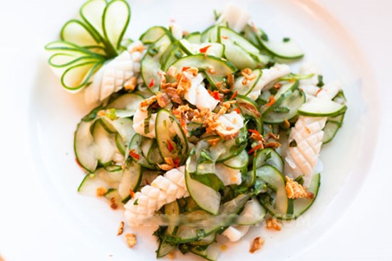 Mực trộn dưa chuột giòn ngon mát lành