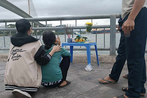 Con nhảy cầu Bãi Cháy, bố mẹ thẫn thờ ngóng chờ tin tìm kiếm-4