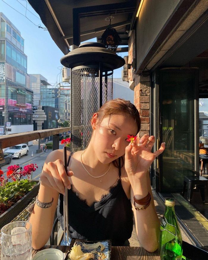 Ảnh đời thường của Hoa hậu Trái Đất 2022-10