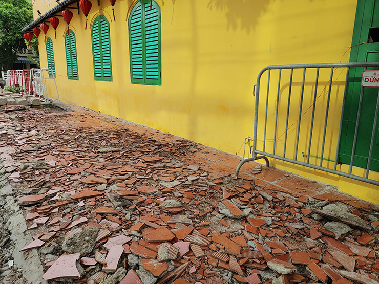 Vụ nhiều cầu thủ Dortmund ngồi cà phê đường tàu: Sẽ xử phạt quán cà phê-2