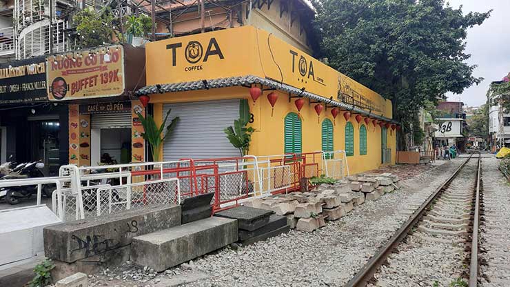 Vụ nhiều cầu thủ Dortmund ngồi cà phê đường tàu: Sẽ xử phạt quán cà phê-4