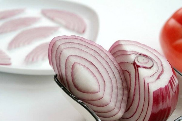 Người đàn ông 35 tuổi kiên quyết ăn hành sống mỗi ngày để chống lại khối u và đây là câu trả lời sau 3 tháng-2