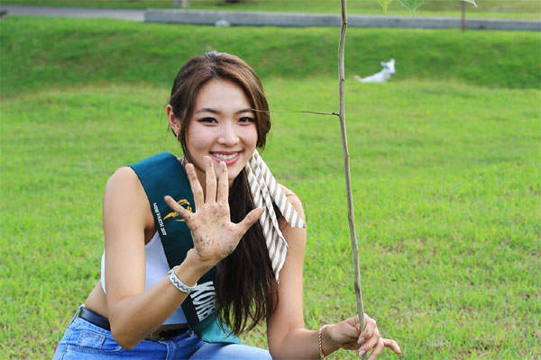 Vòng eo con kiến và gương mặt như búp bê của Hoa hậu Trái đất Philippines-17