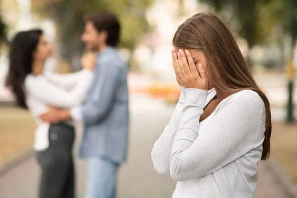 Yêu chồng bạn thân… mất cả bạn lẫn chồng-1