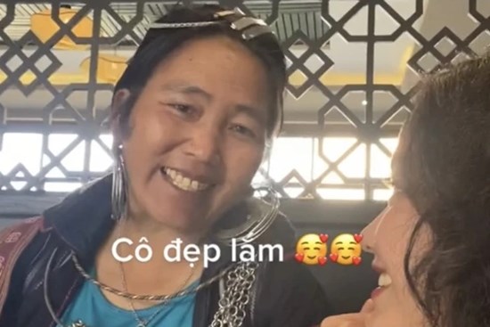 Người phụ nữ H'Mông gây sốt vì khả năng nói tiếng Anh 'như gió'