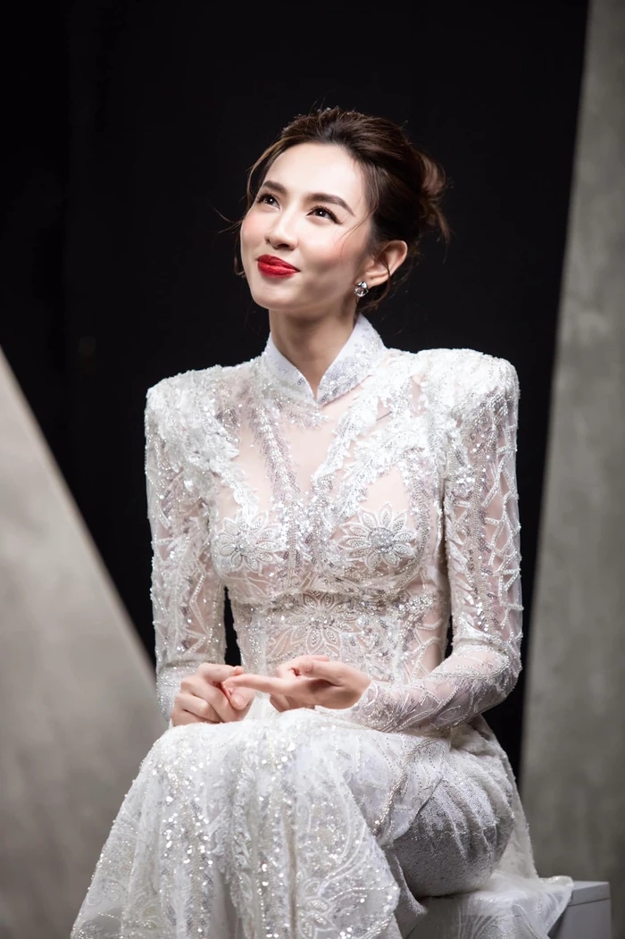 Hoa hậu Thùy Tiên thuần thiết trong áo dài trắng, fan bình luận: Đi thi hoa hậu tiếp đi chị-3