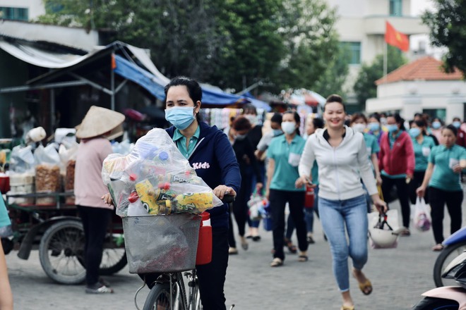 Gần 1.200 công nhân ở TP.HCM bị sa thải trước Tết: Nhiều người bật khóc trong ngày làm việc cuối cùng-5