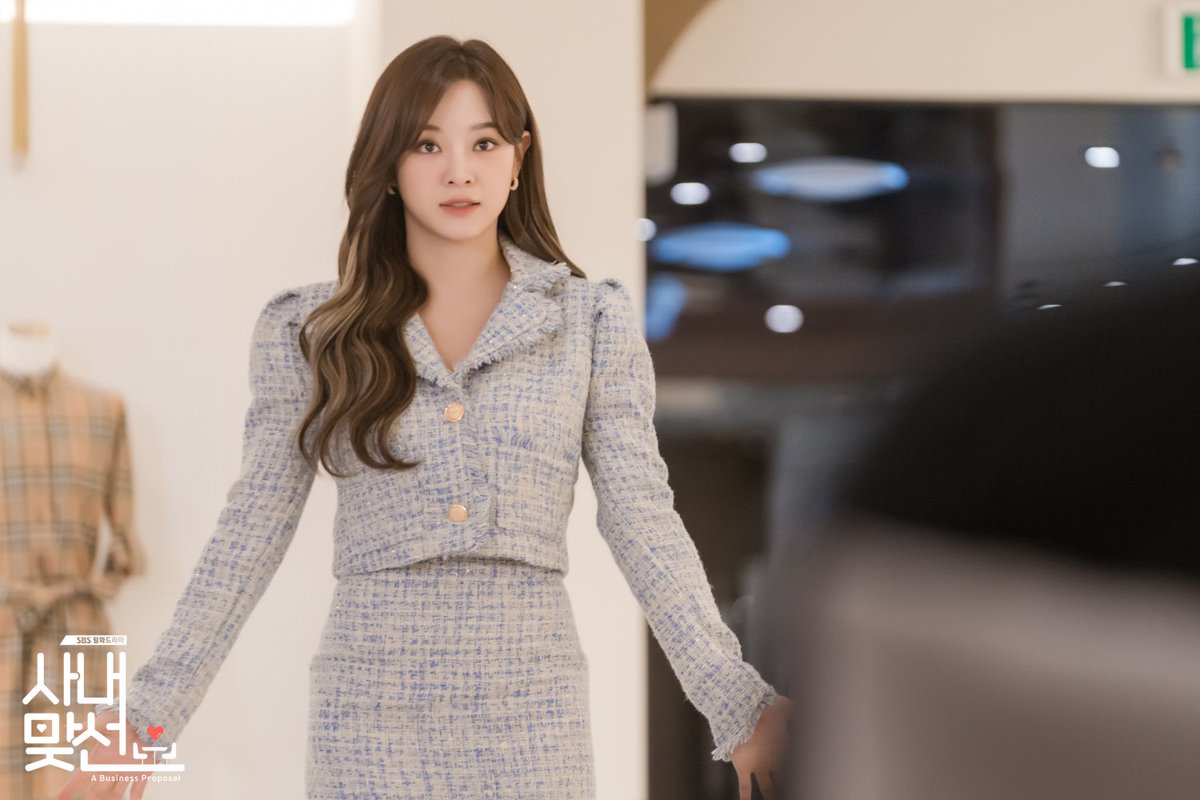 Học cách diện áo khoác vải tweed từ các diễn viên Hàn Quốc-7