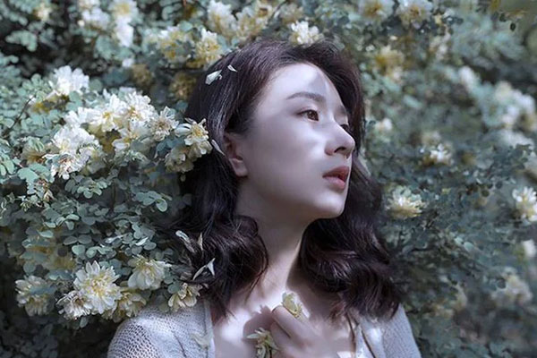 Tòm tem với goá phụ, vợ đến tận nơi bắt quả tang thì chồng nhanh chân chạy trốn để lại nhân tình-3