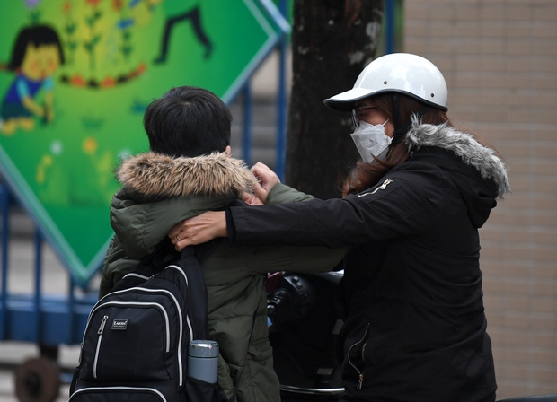 Sáng nay, người dân Thủ đô đón cái rét chính thức sau nhiều ngày chờ đợi-2